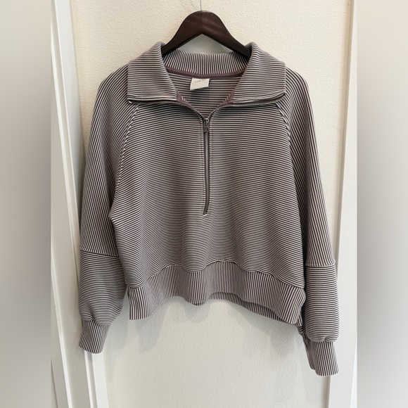 Varley Tops - Varley Milano Half zip Sweatshirt
X-Large, COCOA BERRY/ EGRET